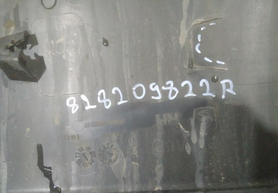 Молдинг двери задний правый бу Renault Kaptur OEM 828209822R Молдинг двери задний правый бу Renault Kaptur OEM 828209822R