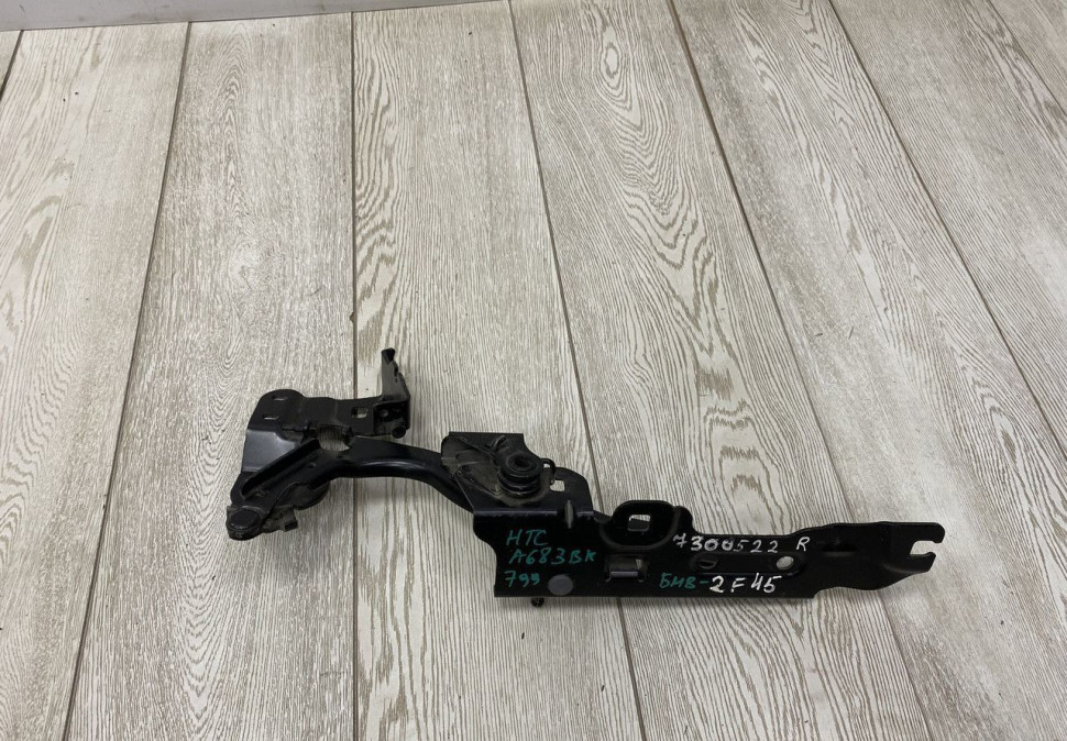 Петля капота правая BMW 2 F45 OEM 7300522 Петля капота правая BMW 2 F45 OEM 7300522