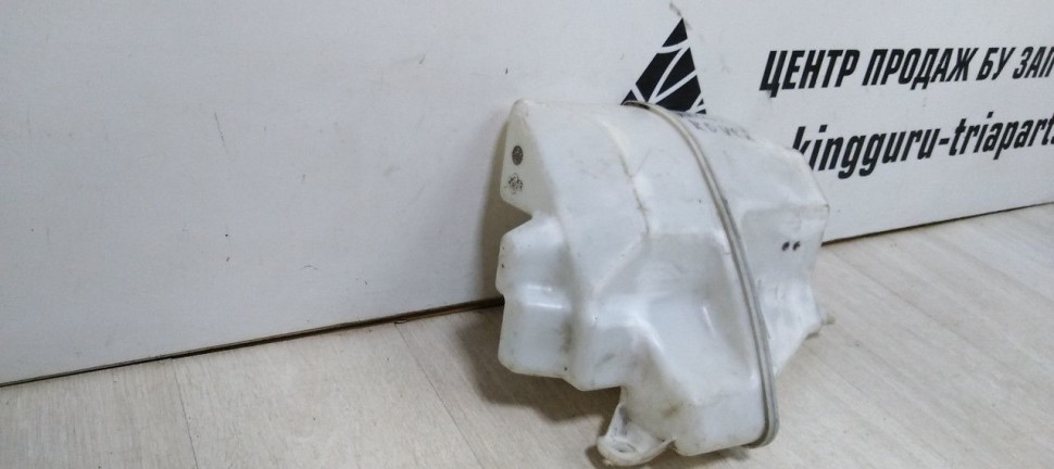 Бачок омывателя Land Rover Freelander 2 oem LR002305
