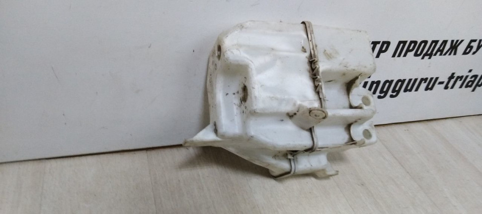 Бачок омывателя Land Rover Freelander 2 oem LR002305