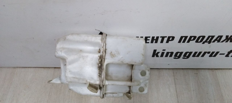 Бачок омывателя Land Rover Freelander 2 oem LR002305