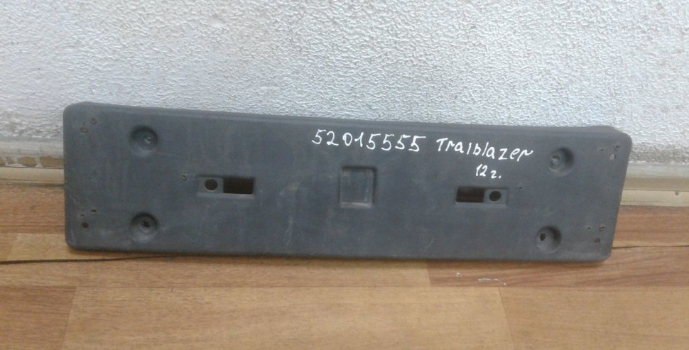 Подиум номерного знака передний Chevrolet Trailblazer oem 52015555