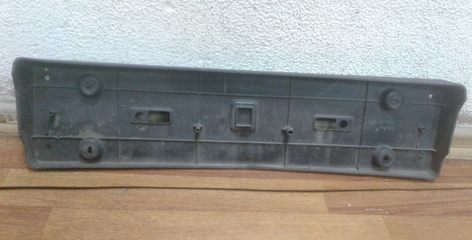 Подиум номерного знака передний Chevrolet Trailblazer oem 52015555