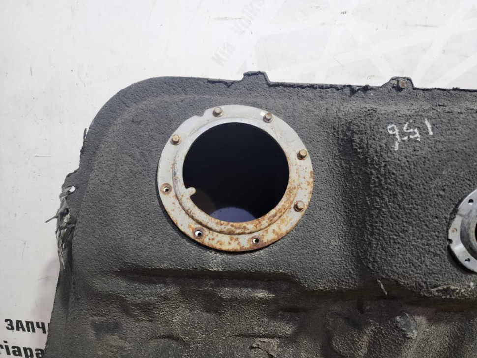 Бензобак Hyundai i40 oem 311003z250 (скл-3)