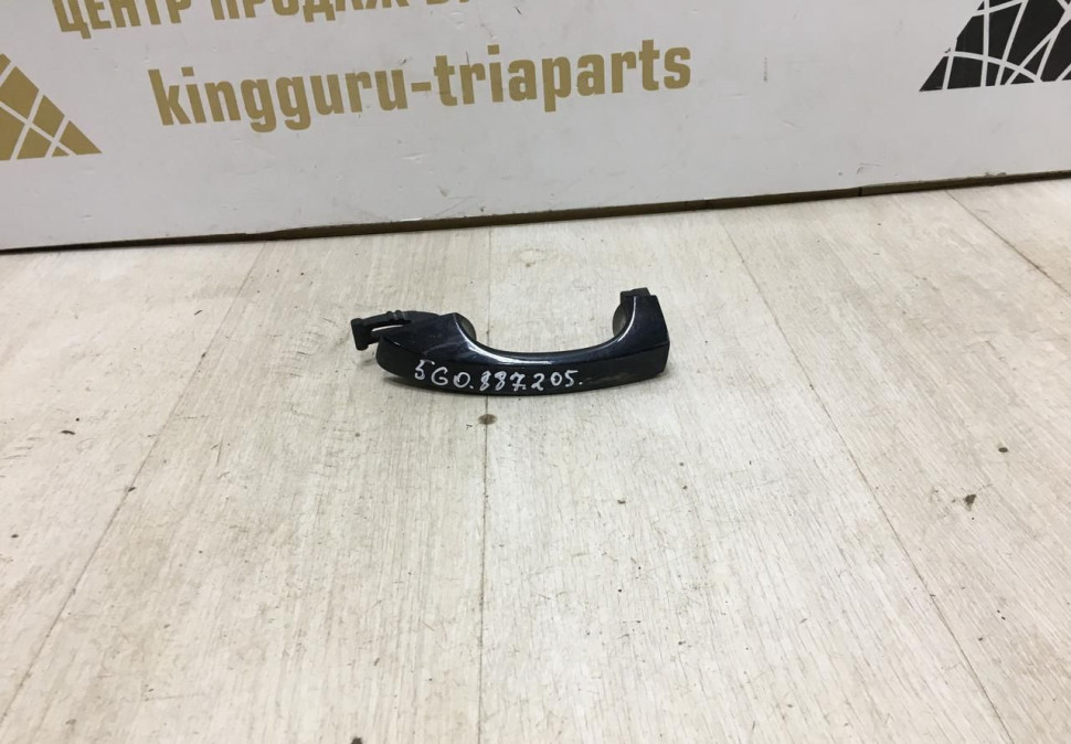 Ручка двери наружная передняя левая Volkswagen Golf 7 2012-2019 oem 5G0837205N