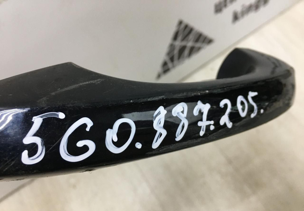 Ручка двери наружная передняя левая Volkswagen Golf 7 2012-2019 oem 5G0837205N Ручка двери наружная передняя левая Volkswagen Golf 7 2012-2019 oem 5G0837205N