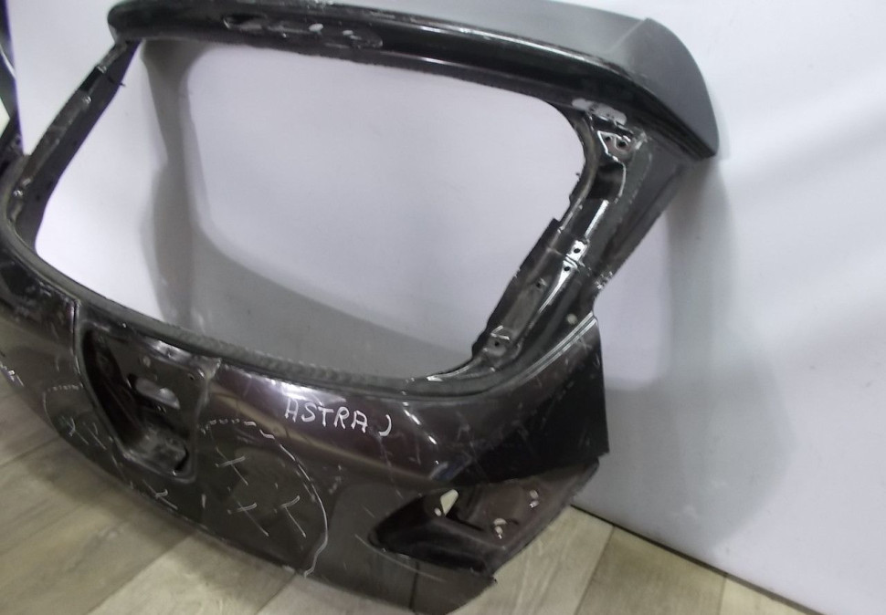 Крышка багажника бу Opel Astra J5 OEM 0126045 Крышка багажника бу Opel Astra J5 OEM 0126045