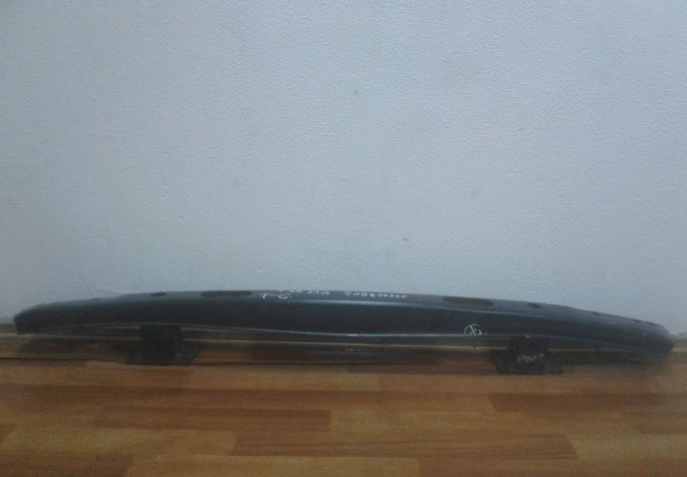 Усилитель заднего бампера Volkswagen Transporter T5 oem 7h0807305  (мал.вмятины)