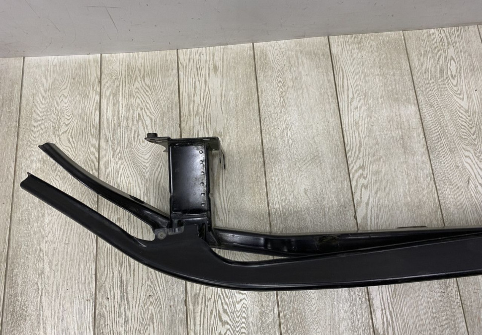Усилитель переднего бампера Volkswagen Tiguan 2 2016 OEM 5NA807109J 5NA807611A