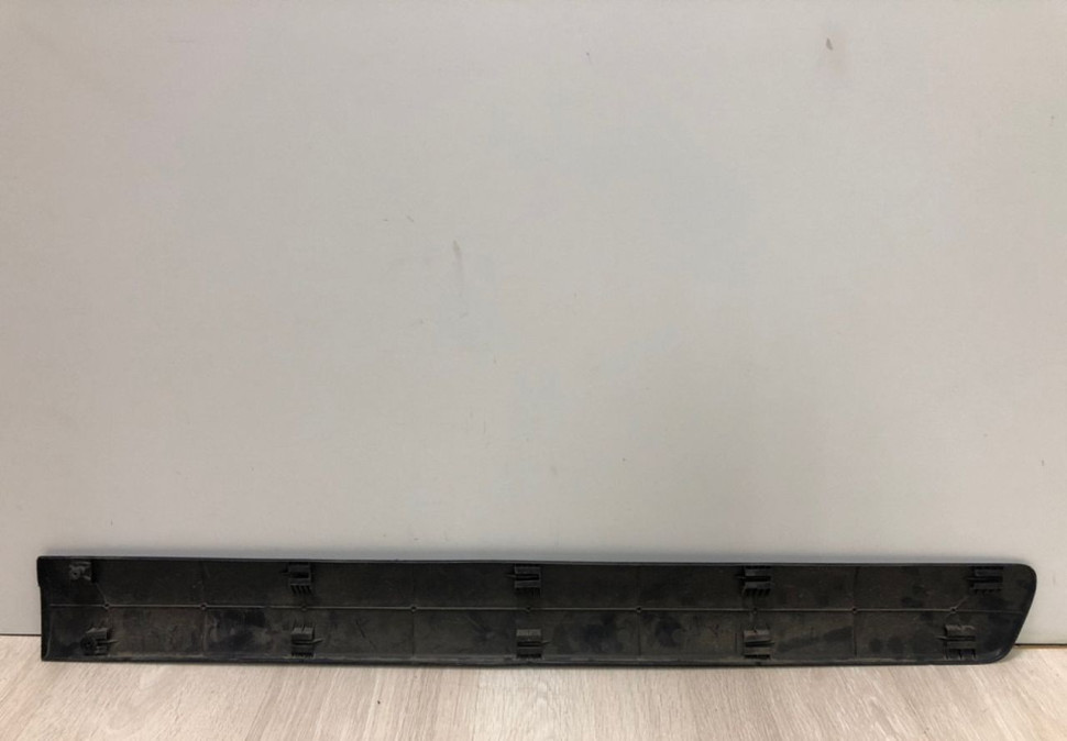 Молдинг двери передний левый Lada Largus oem 8450000409 Молдинг двери передний левый Lada Largus oem 8450000409