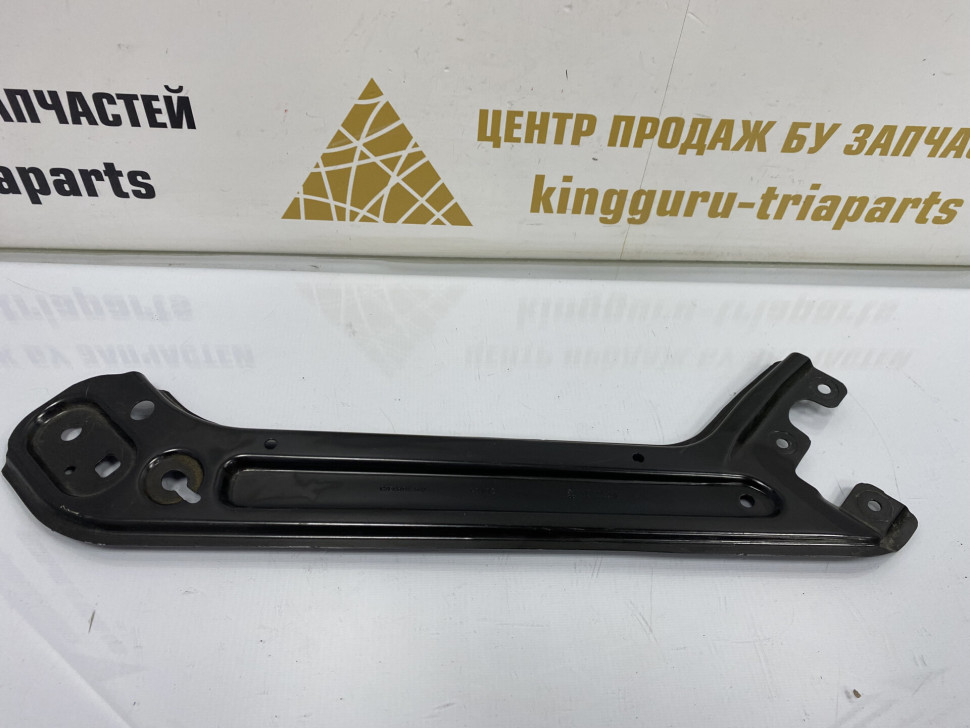 Кронштейн передней панели правый Skoda Octavia A8 OEM 5E3805932