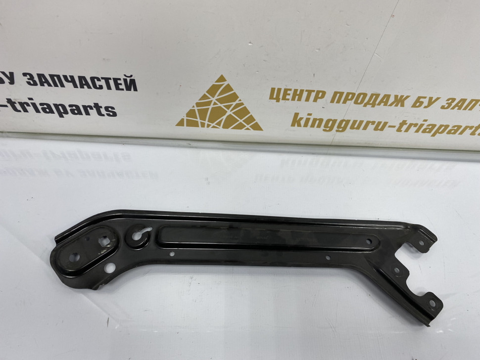 Кронштейн передней панели правый Skoda Octavia A8 OEM 5E3805932