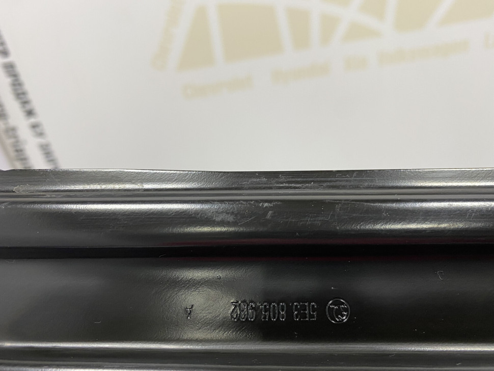 Кронштейн передней панели правый Skoda Octavia A8 OEM 5E3805932