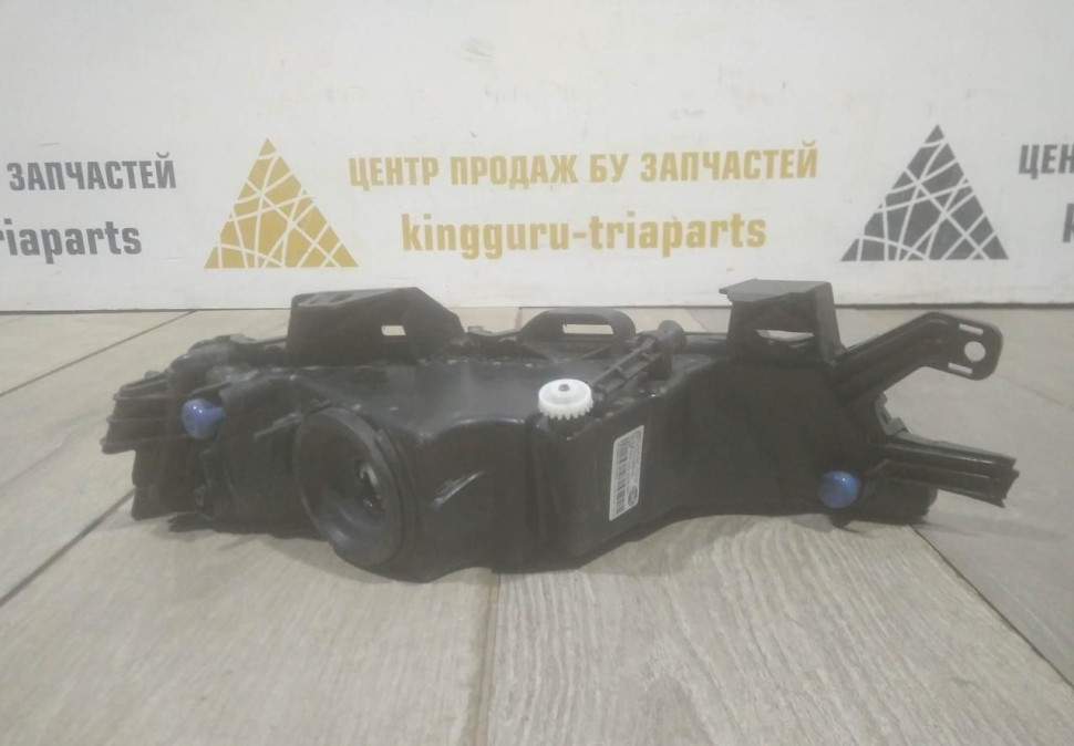 Фара противотуманная правая бу Skoda Rapid рестайлинг OEM 5JA941700D
