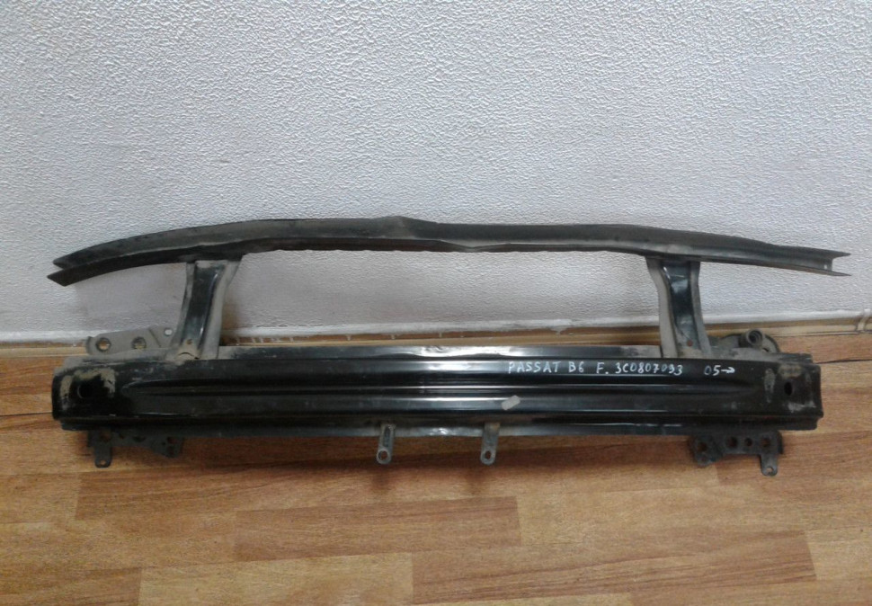 Усилитель переднего бампера Volkswagen Passat B6 (05-11) вмятина oem 3c0807093 Усилитель переднего бампера Volkswagen Passat B6 (05-11) вмятина oem 3c0807093