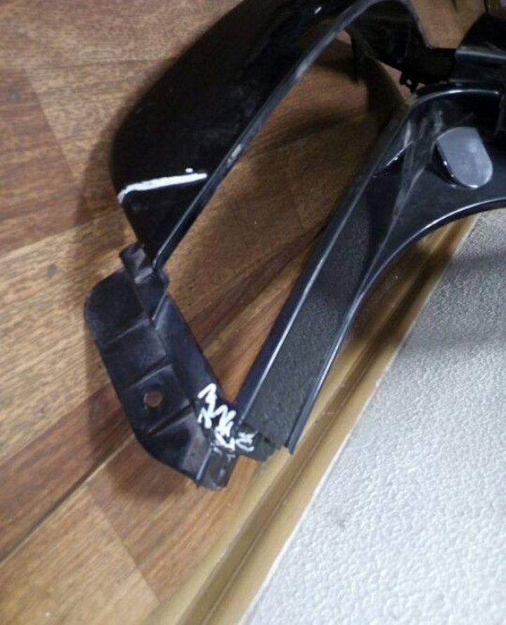 Клык заднего бампера левый Kia Sportage 3 Oem 866713U000 (паян край) Клык заднего бампера левый Kia Sportage 3 Oem 866713U000 (паян край)