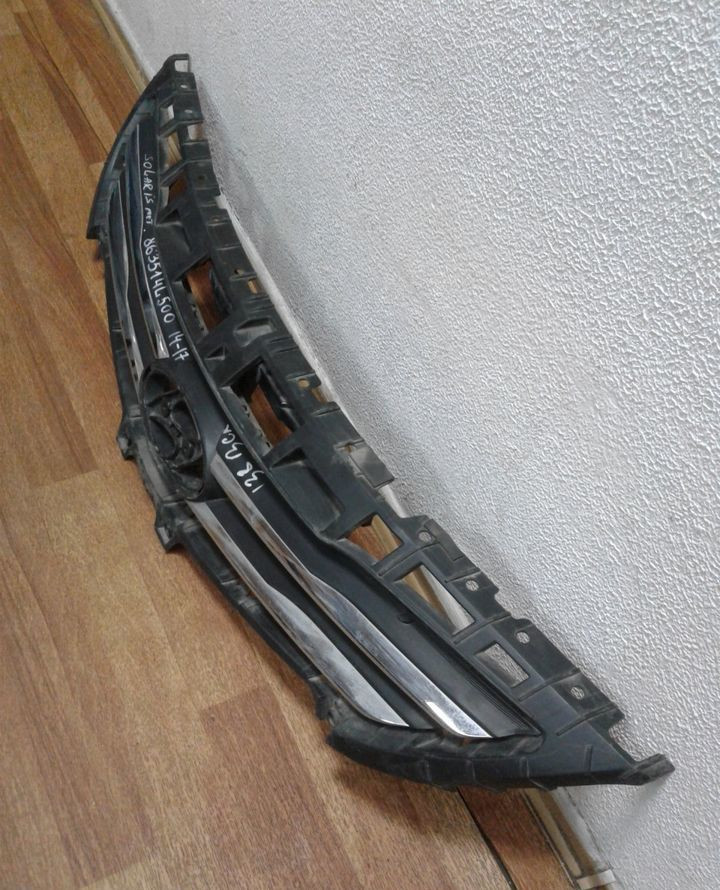 Решетка радиатора Hyundai Solaris (14-17) рестайл oem 863514l500 (скл-3)