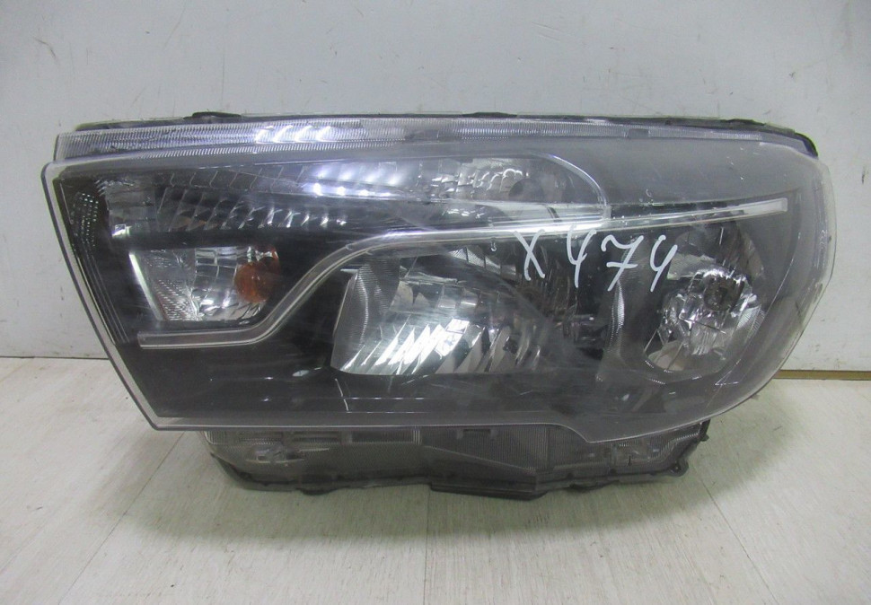 Стекло фары левый  Lada Vesta oem 8450006953 (скл-3)