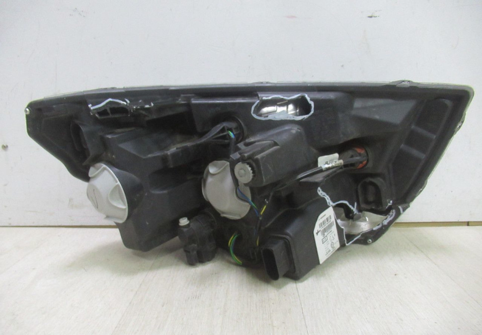 Стекло фары левый  Lada Vesta oem 8450006953 (скл-3)