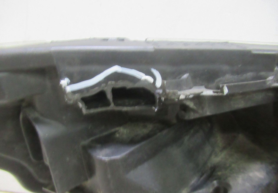 Стекло фары левый  Lada Vesta oem 8450006953 (скл-3)