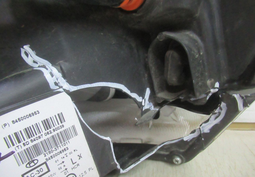 Стекло фары левый  Lada Vesta oem 8450006953 (скл-3)