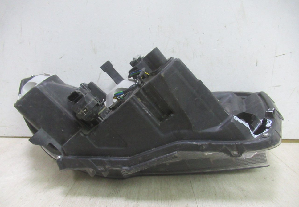 Стекло фары левый  Lada Vesta oem 8450006953 (скл-3)