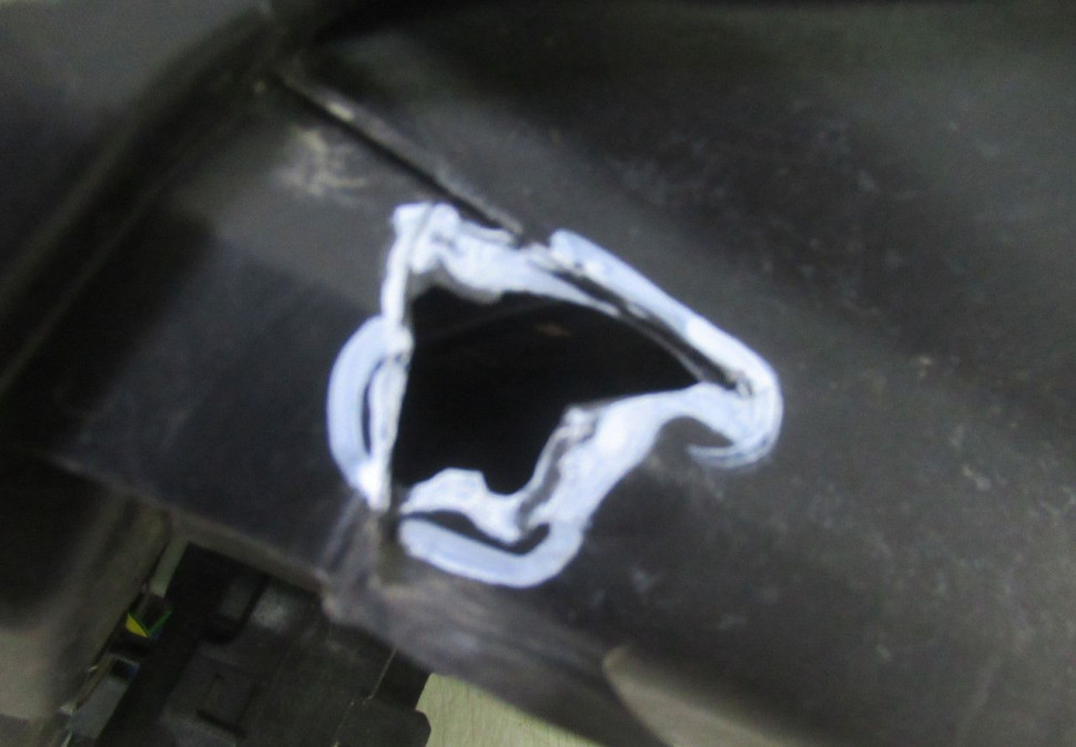 Стекло фары левый  Lada Vesta oem 8450006953 (скл-3)