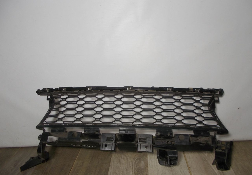 Решетка переднего бампера бу Renault Logan 2 OEM 622542439R