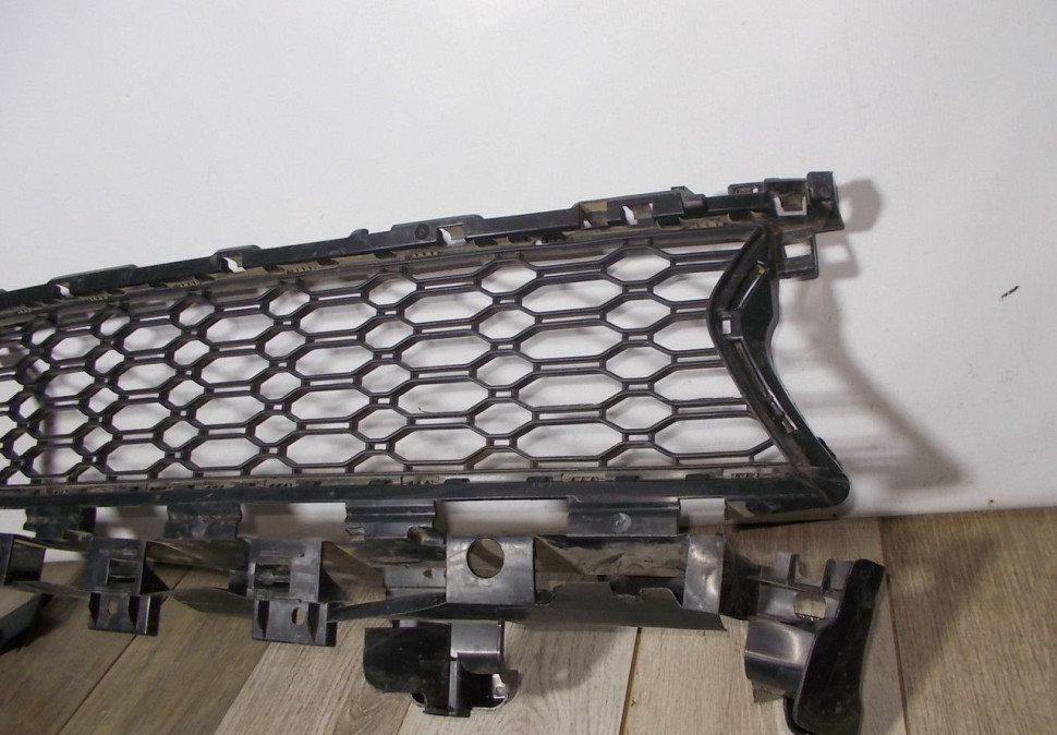 Решетка переднего бампера бу Renault Logan 2 OEM 622542439R Решетка переднего бампера бу Renault Logan 2 OEM 622542439R