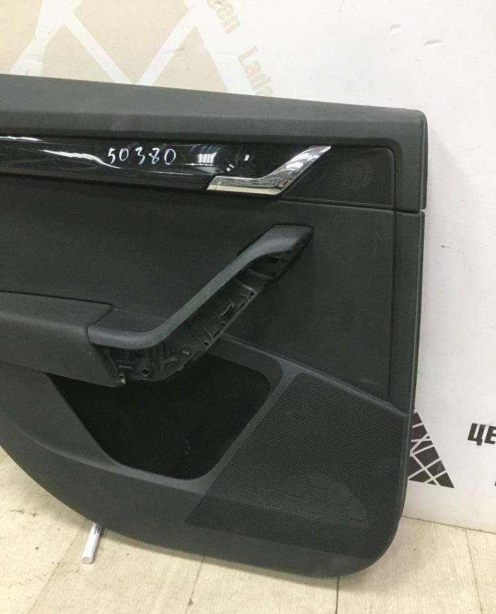 Обшивка двери задняя левая Skoda Octavia A7 oem 5e5867023BG Обшивка двери задняя левая Skoda Octavia A7 oem 5e5867023BG