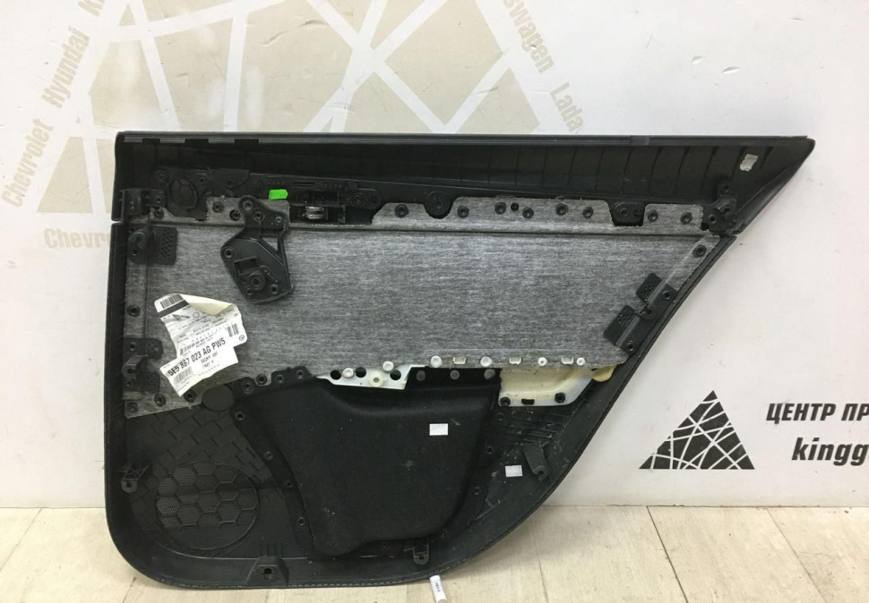 Обшивка двери задняя левая Skoda Octavia A7 oem 5e5867023BG Обшивка двери задняя левая Skoda Octavia A7 oem 5e5867023BG