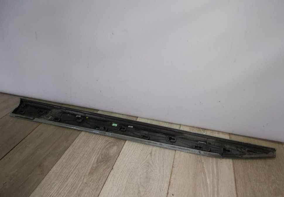 Молдинг двери передний правый бу Skoda Superb 3 OEM 3V0854940
