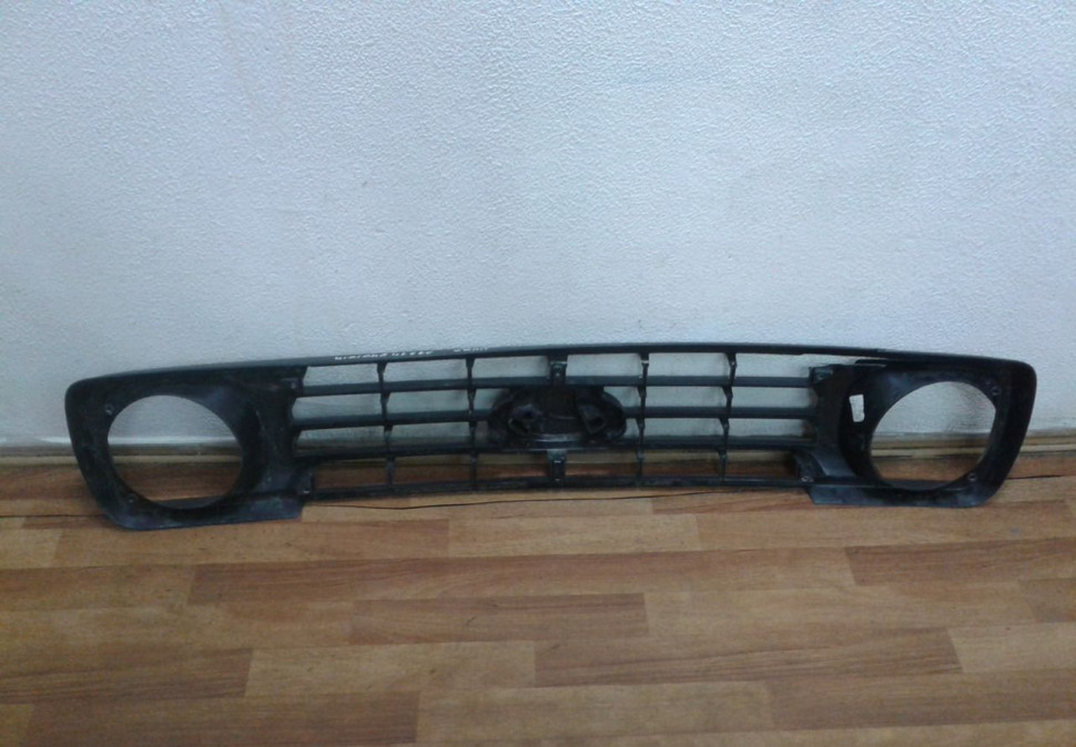 Решетка радиатора Ваз 2121 Lada Niva oem 212148401014 (трещины) (скл-3) Решетка радиатора Ваз 2121 Lada Niva oem 212148401014 (трещины) (скл-3)