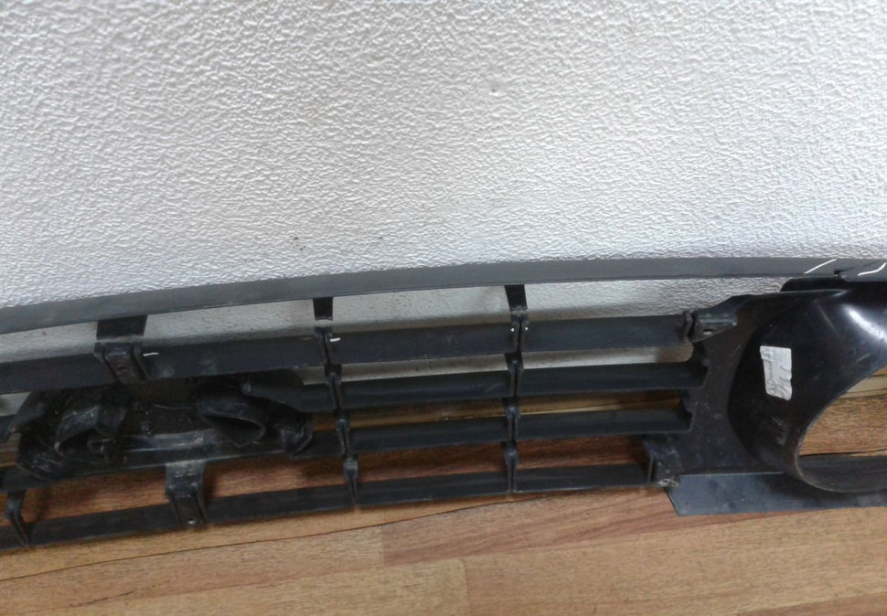 Решетка радиатора Ваз 2121 Lada Niva oem 212148401014 (трещины) (скл-3) Решетка радиатора Ваз 2121 Lada Niva oem 212148401014 (трещины) (скл-3)