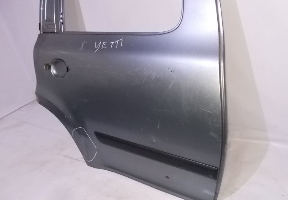 Дверь задняя правая бу Skoda Yeti (скл-3) OEM 5L0833052
