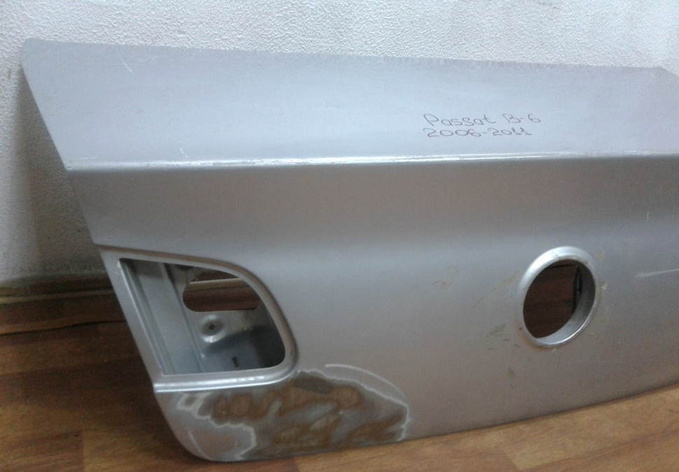 Крышка багажника Volskwagen Passat B6 (после ремонта) Крышка багажника Volskwagen Passat B6 (после ремонта)