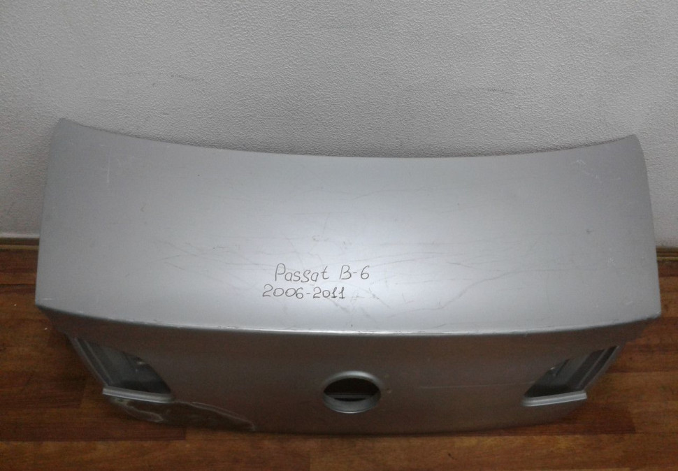 Крышка багажника Volskwagen Passat B6 (после ремонта) Крышка багажника Volskwagen Passat B6 (после ремонта)