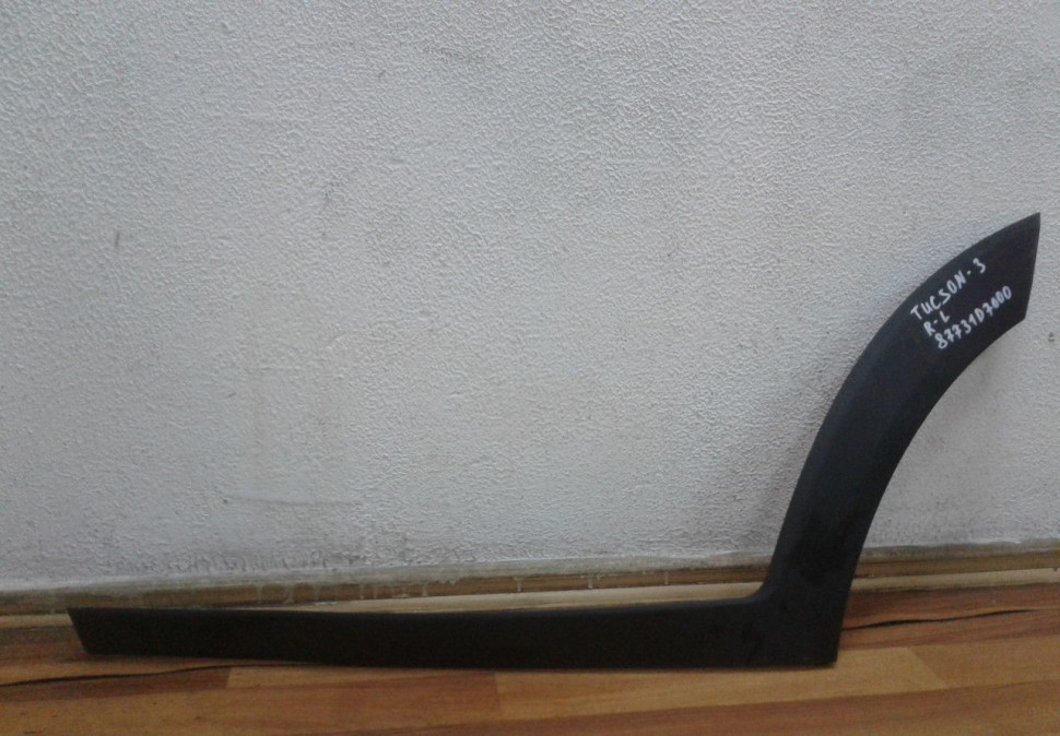 Накладка двери задняя левая Hyundai Tucson 3 oem 87731d7000