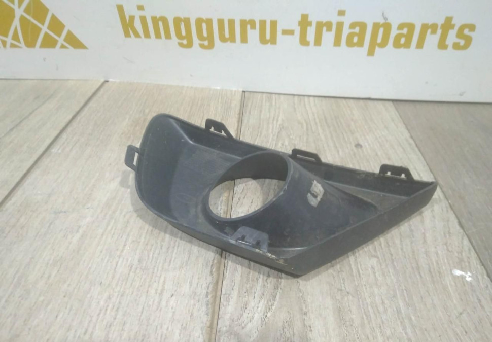 Накладка противотуманной фары левая бу Renault Duster рестайлинг OEM 261A39359R