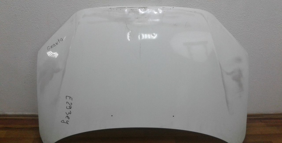 Капот Lada Granta oem 21908402010000 (вмятина)