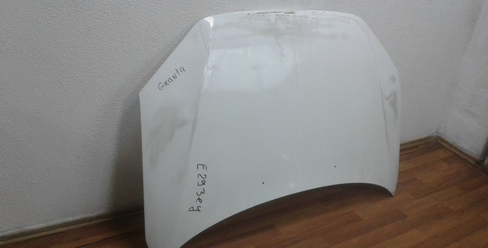 Капот Lada Granta oem 21908402010000 (вмятина)