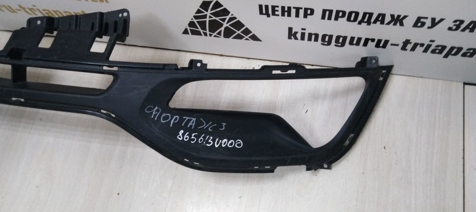 Решетка переднего бампера Kia Sportage 3 10-16 oem 865613U000