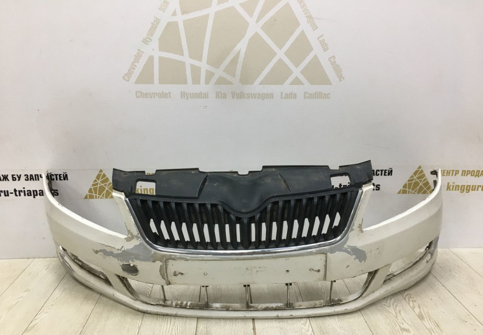 Бампер передний Skoda Fabia 2 рестайлинг OEM 5J0807221D