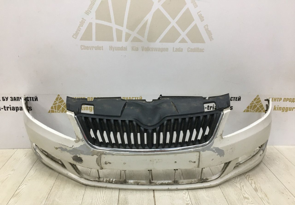 Бампер передний Skoda Fabia 2 рестайлинг OEM 5J0807221D