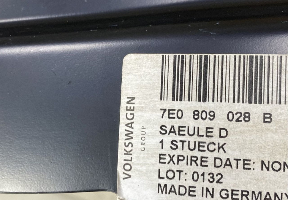 Стойка D Volkswagen Transporter T6 2015 OEM 7E0809028B