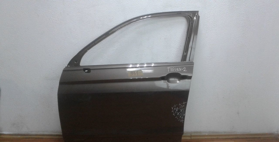 Дверь передняя левая Volkswagen Tiguan 2 oem 5NA831055K (вмятина)