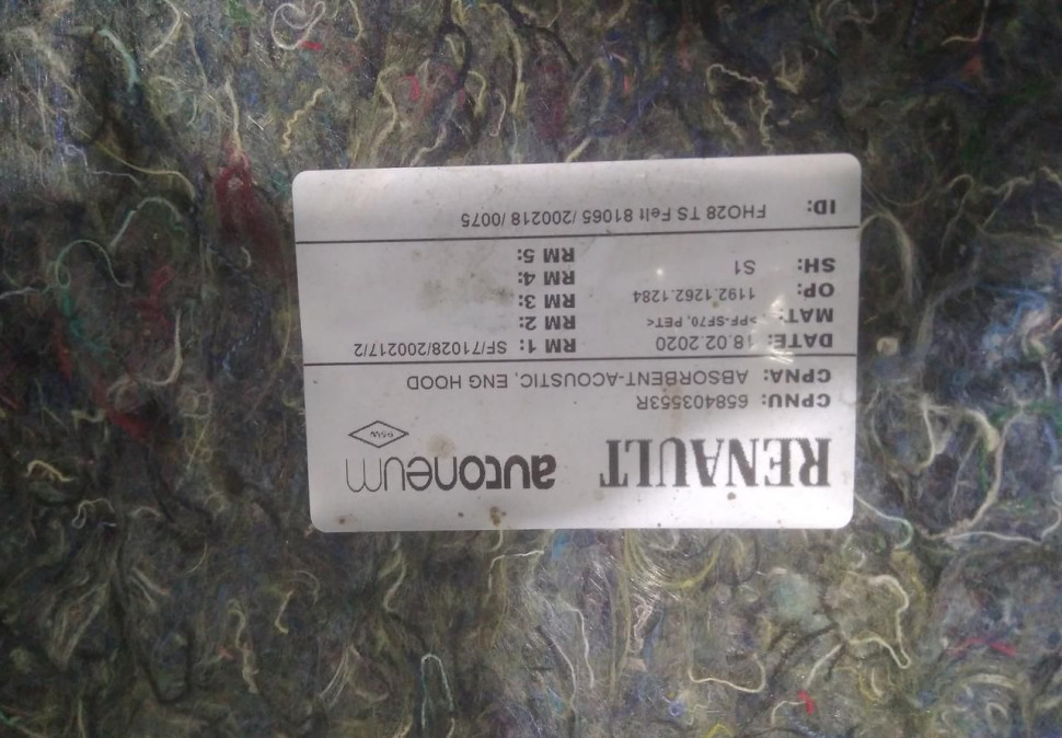 Шумоизоляция капота правая бу Renault Kaptur OEM 658403553R Шумоизоляция капота правая бу Renault Kaptur OEM 658403553R