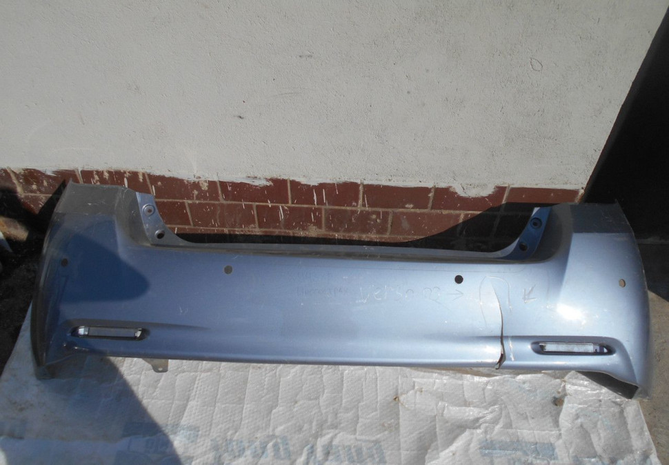 Задний бампер Toyota verso 09- с деф(скл-3)