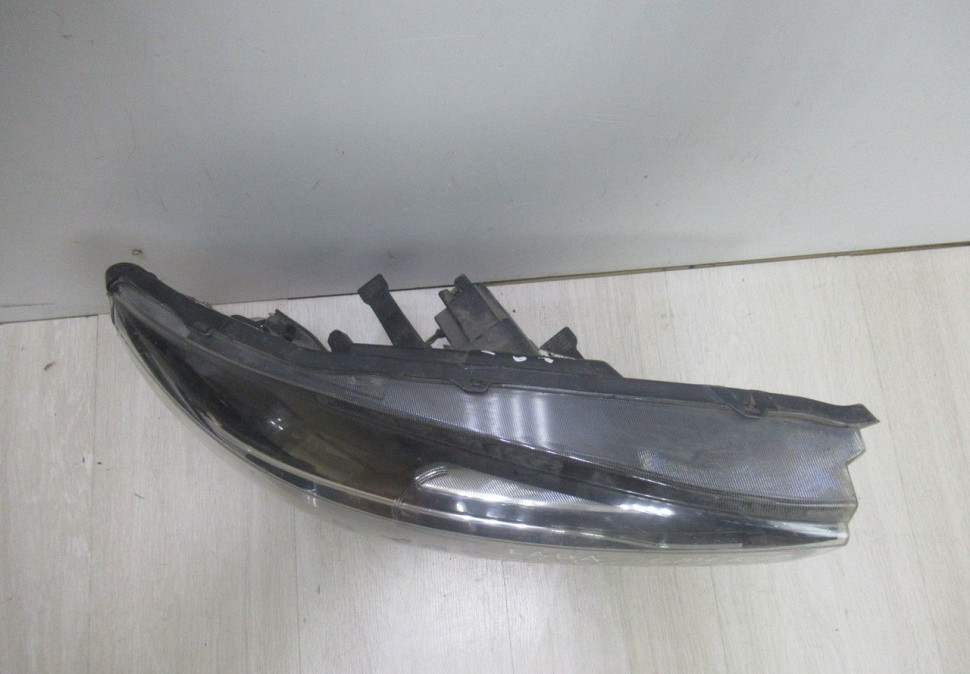 Стекло от фары правой  Lada Vesta oem 8450006952 (скл-3)