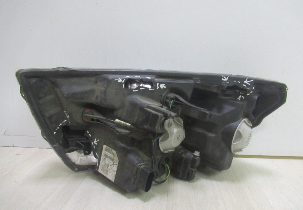 Стекло от фары правой  Lada Vesta oem 8450006952 (скл-3)